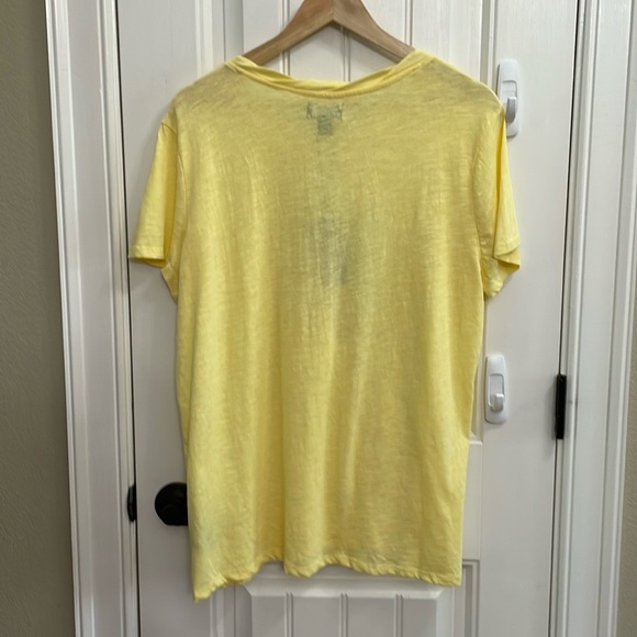 SPERRY yellow graphic tee shirt. 1X - Picture 3 of 7